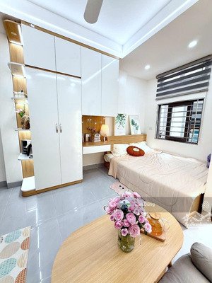 tòa chdv phố đặng văn ngữ, 55m2, 7 tầng, 12 phòng đủ đồ, doanh thu 800 triệu/năm, ba mặt thoáng mát