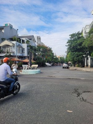 giảm sốc 1,5 tỷ, chỉ 12,99 tỷ cho căn biệt thự 90m2, 3 tầng, khu biệt thự ven sông, hiệp bình chánh