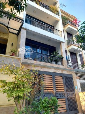 bán nhà tại đường lạc long quân - tây hồ