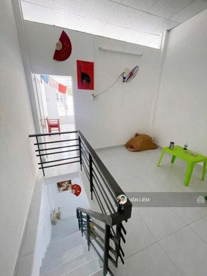 nhà phường lộc thọ hẻm đường hùng vương . diện tích 32.5m2 ngang 4m hướng đông bắc
kết cấu 1 trệt