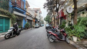 phân lô - vỉa hè ô tô tránh - nhà 4 tầng 165 triệu/m2