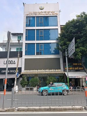 đất xây chdv góc 2 mặt tiền ung văn khiêm (sát đh ngoại thương). 280m2 (20x18m), hầm 7 tầng. 39 tỷ