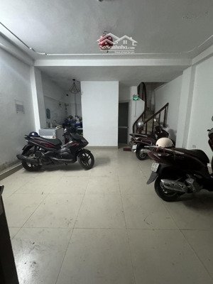 bán nhà thuỵ khuê, sát phố, ô chờ thang máy, gần ô tô, kinh doanh.