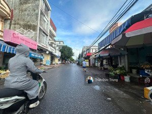 mặt đường thiên lôi đoạn chợ sẵn nhà cấp 4 dt 60m2 , hàng nóng hàng nóng ạ