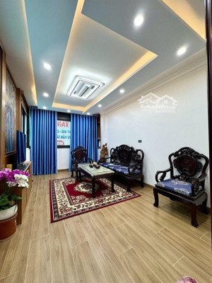 phú diễn 50m 6 tầng thang máy giá hơn 12 tỷ