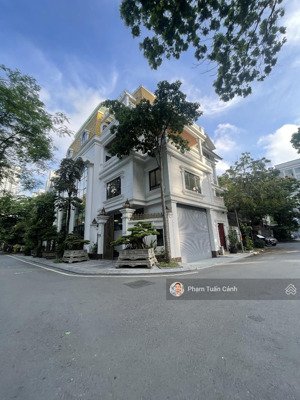 siêu phẩm biệt thự kđt mỹ đình 1, hàm nghi dt 142m2 x 4 tầng. mt 23m lô góc. giá chỉ 44 tỷ (quá rẻ)