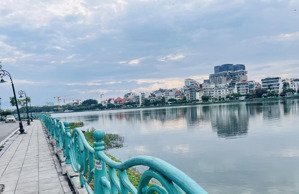 120 tỷ nhỉnh có toà nhà mặt phố từ hoa 200m*5t mt10m - lô góc - view hồ tây thơ mộng.