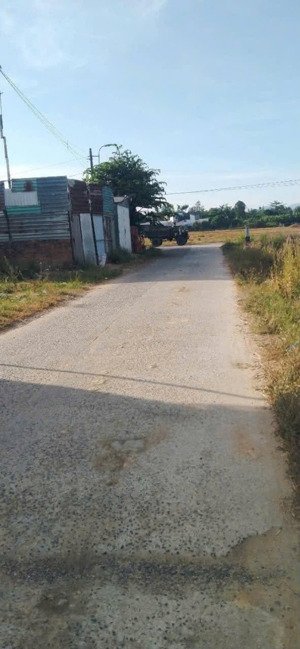 bán đất tặng nhà, thôn trung, vĩnh phương cách hl45 chỉ 20m, dt 107.5m2, giá 1.5 tỷ, đường 10m