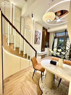 GIÁP Q10, 3 TẦNG, 78M2 Dtsd, NHÀ ĐẸP Ở NGAY, HXH GẦN CÁCH MẠNG THÁNG 8, 5.45 Tỷ