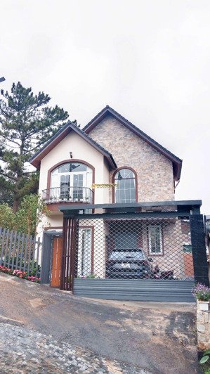 vila mới đẹp cách mt trịnh hoài đức 50m 2 tầng 200m2 vuông vức