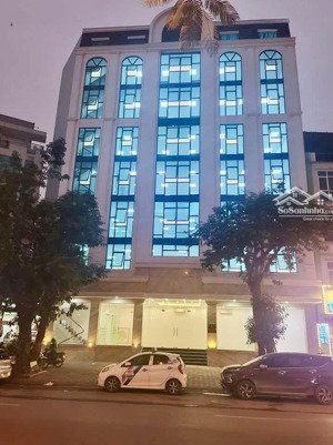 chính chủ gửi bán toà nhà văn phòng phố trần thái tông:180m2,9 tầng,mt:10m.giá:105tỷ.lh:0888999766