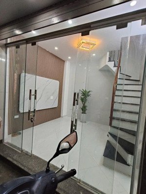 nhỉnh 3 tỷ nhà đẹp phố nguyễn trãi. ngõ thông kinh doanh. 20m2x5 tầng. mặt tiền 4m. full đồ ở ngay