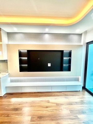 nhà mới 6 tầng - thang máy - lô góc - ô tô vào nhà, chỉ với 9. x tỷ