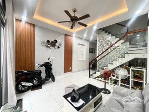 nhà đẹp 3 tầng có sân thượng 1/ đường phú thọ hòa - 60m2 - 6,8 tỷ