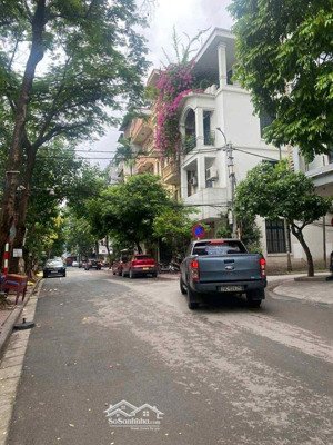 siêu rẻ phố hoàng cầu - 130m2 * 3t - phân lô gara ô tô - mt 8.5m - 2 ôtô tránh thông - nhỉnh 38 tỷ