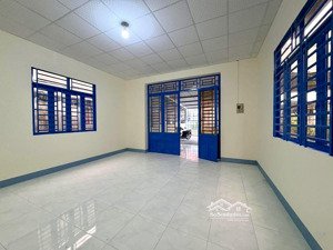 nhà cấp 4 (sát bình chánh) - cách ql1a chỉ 8 - 900m - khu đông dân, không quy hoạch