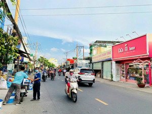 mặt tiền kinh doanh đường bình long. ngang 11m dài 38m. giá tốt 52 tỷ tl. vị trí đẹp không dính mộ