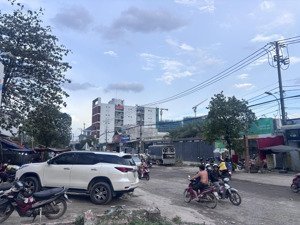 cho thuê nhà, mặt bằng mặt tiền lã xuân oai, ngã 3 lò lu