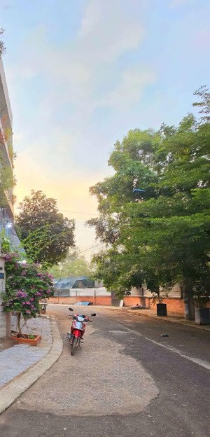 bán nhà đẹp, 57m2, 4 tỷ, tại long trường, q9, hcm