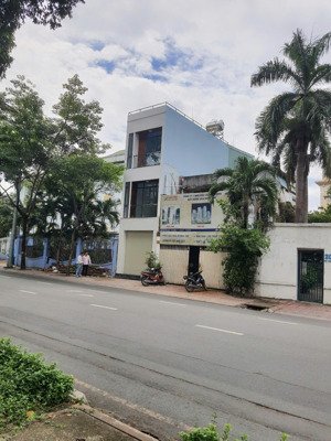 hạ giá bán gấp mặt tiền võ thị sáu, quận 3. dt 3,5 x 15m - cn 55m2. hđt 32tr/tháng - giá 13,5 tỷ tl