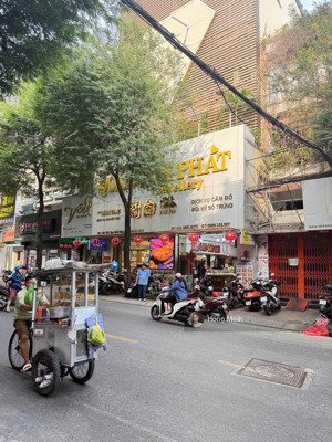 chính chủ cần tiền bán gấp nhà góc 2 mặt tiền 20m tôn thất hiệp, dt 3,5x11m - 4 tầng - chỉ 8,2 tỷ