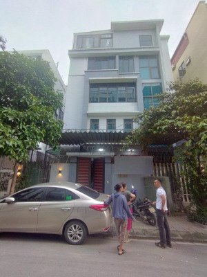 cho thuê nhà đường nguyễn trãi, hạ đình, thanh xuân, hn. dt 174m, 6 tầng có thang máy. giá 55tr/th
