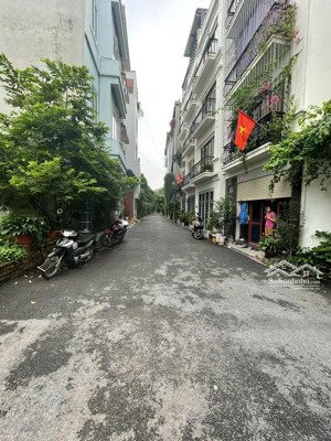 bán nhà lô góc 4 tầng - bát khối - ngõ thông - ô tô đỗ cửa - giá chỉ 7,2 tỷ. lh 