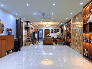 siêu phẩm mặt phố hồng hà lô góc hầm 4 ô tô thang máy 246m2 chỉ 95 tỷ