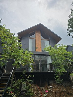 bán căn villa 160 m2 thiết kế 3 ngủ, vừa hoàn thiện còn mới nguyên, nằm trong khu nghỉ dưỡng