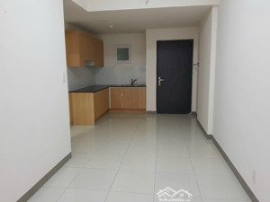 cần cho thuê căn hộ sky 9,liên phường,quận 9.dt 75m gồm 3 pn,2wc có máy lạnh.7.5 triệu/tháng