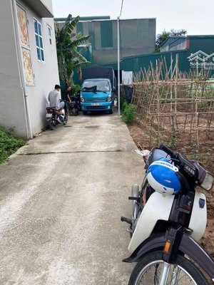 cần bán nhà diện tích 80m2 nhà 2 tầng nội thất cơ bản. ô tô đỗ cổng. giá rẻ nhất khu