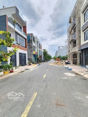 chính chủ ngộp bán gấp lô đất 68m2 tại phước long a, q9, full thổ, cách xa lộ hà nội 2p đi xe.