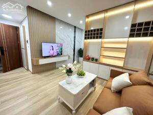 Bán căn hộ tập thể Nam Đồng, Đống Đa, nhà đẹp, ô tô đỗ chân cầu thang, 2 mặt thoáng