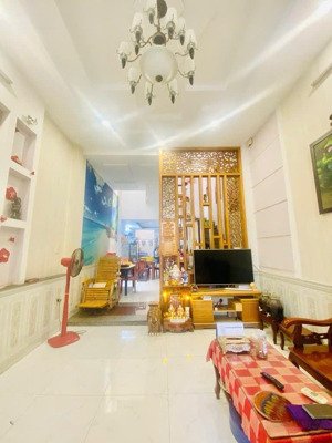 bán nr đẹp giá rẻ cách mạng tháng 8, quận 10 4 tầng 47m2 nhỉnh 6 tỷ