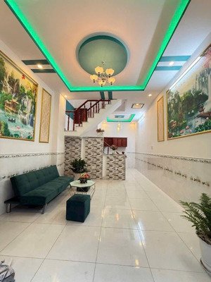 em chính chủ cần bán gấp căn nhà lầu: 680tr 2 phòng ngủ, có máy lọc nước sẵn