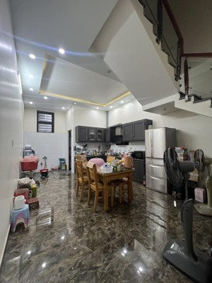 bán nhà mặt đường sân bóng hồ đá, hồng bàng, 63m2 xây 3 tầng, giá tốt 5 tỷ