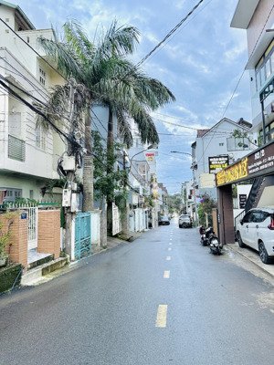 nhà mặt tiền trung tâm đà lạt, giá chỉ 5,5 tỷ