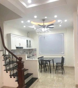 chỉ 7.15 tỷ, nhà 4 tầng, 40m2 gần aeon mail, long biên, ngõ oto lùi