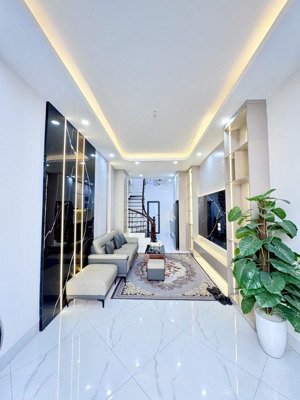 tân mai nhà phân lô 40m2, 5 tầng giá chào 7.65 tỷ có thương lượng