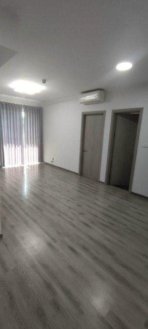hiếm ạ, chính chủ cho thuê season avenue 84m2 - 2pn, đồ cơ bản giá 13tr/th lh: 