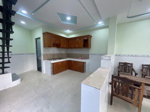 nhà mới 100% mặt tiền đường ngay công viên võ trần chí - khu tên lửa