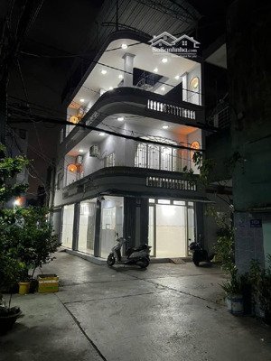 lô góc 2 mặt tiền ở kinh doanh sát chợ bình trị đông - 4 tầng - ngang 5,5m - không lộ giới