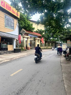 chính chủ bán nhanh lô đất 192m2 tuyến 2 trục cổ đông sơn tây