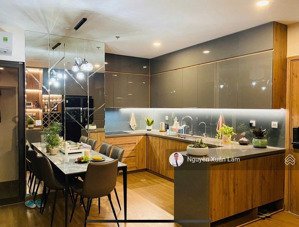 cần cho thuê căn 68m2 full đồ mới view siêu đẹp nhìn đảo giá rẻ 9.5. triệu/tháng oasis ecopark