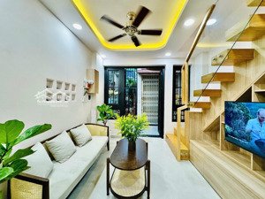 chính chủ bán gấp nhà mới vào ở liền hẻm phan xích long, p2, pn, dt 4,5x10m - 3 tầng - giá 4,96 tỷ