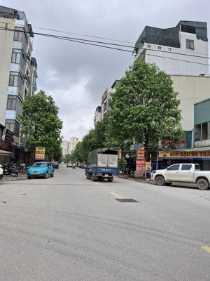 mặt phố vỉa hè thênh thang, kinh doanh quá đỉnh mọi loại hình, nông quốc chấn hà đông.