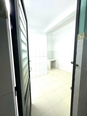 cho thuê phòng trọ 551/29 phạm văn chí, p7, q6 thông ra đại lộ võ văn kiệt - phòng 10m2 - giá 2tr