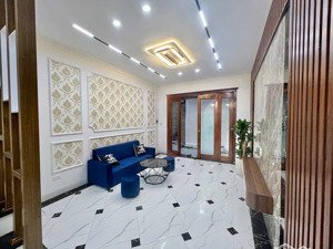 một nơi ở 40m² 5 tầng lô góc 2 mặt thoáng - ba gác tránh xe máy, gần phố, giá nhỉnh 7 tỷ