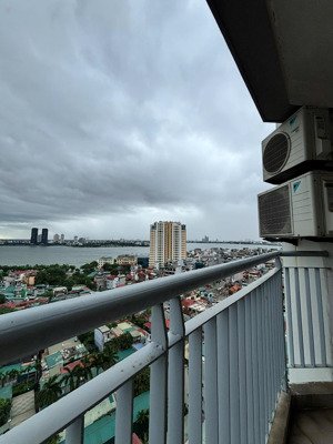 chính chủ cho thuê căn hộ chung cư view hồ tây
