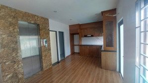 nhà dân xây 6 tầng chắc chắn - thang máy - gần hồ linh quang